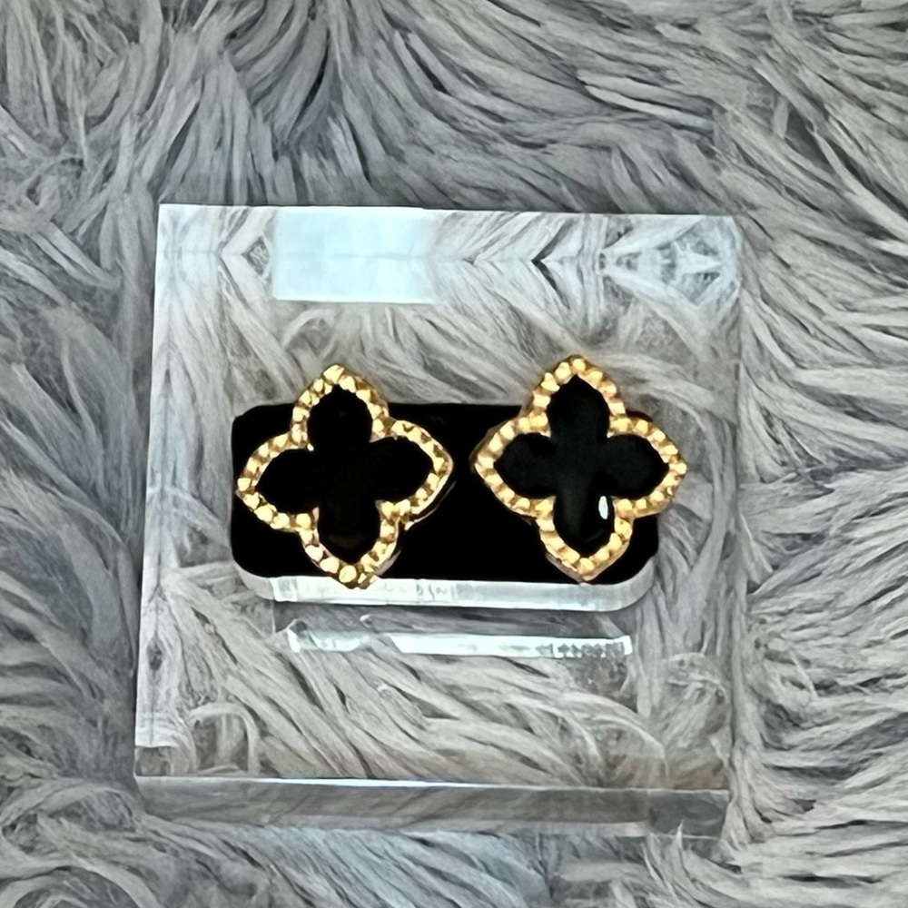 Black Clover leaf earrings